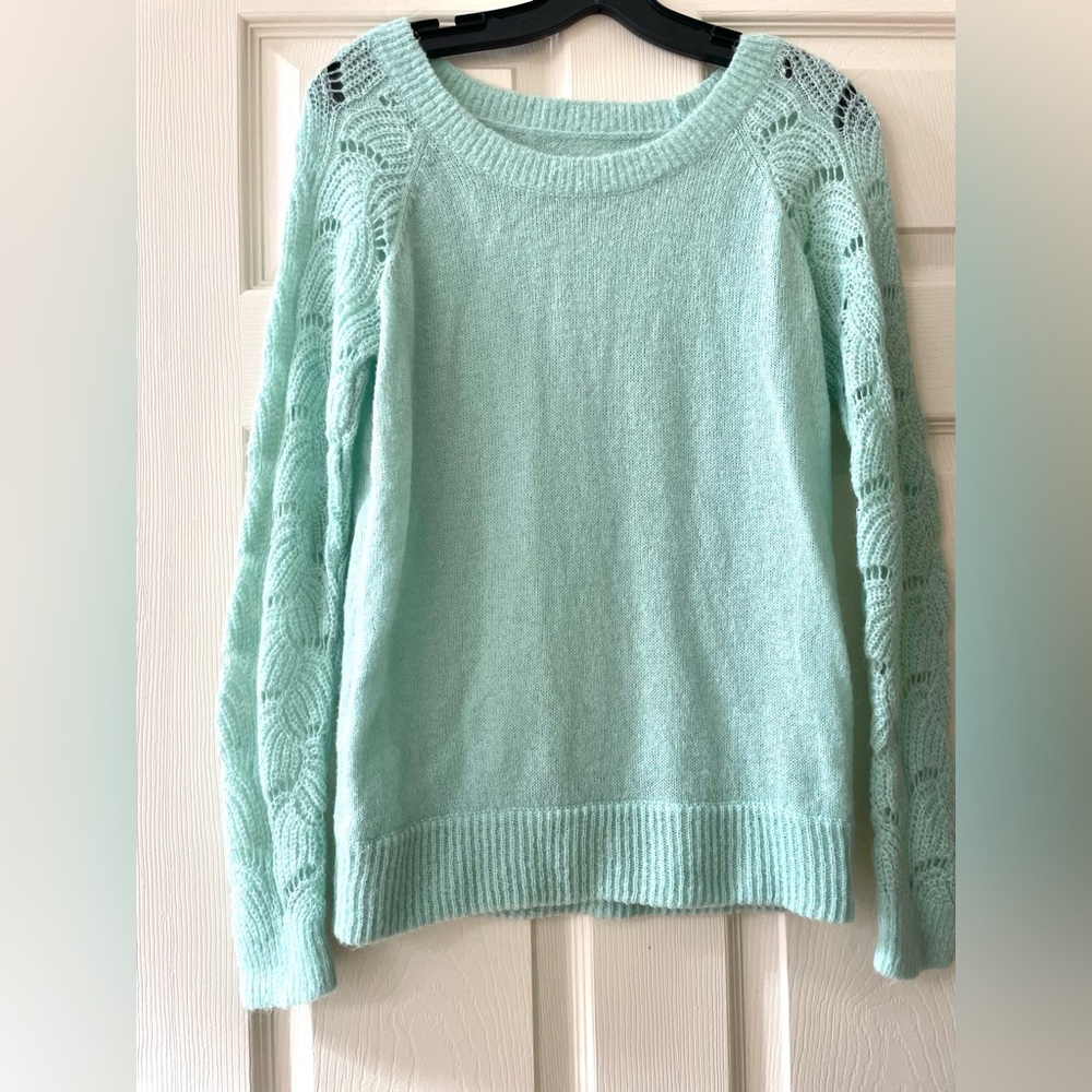 Ann Taylor sweater size S like new